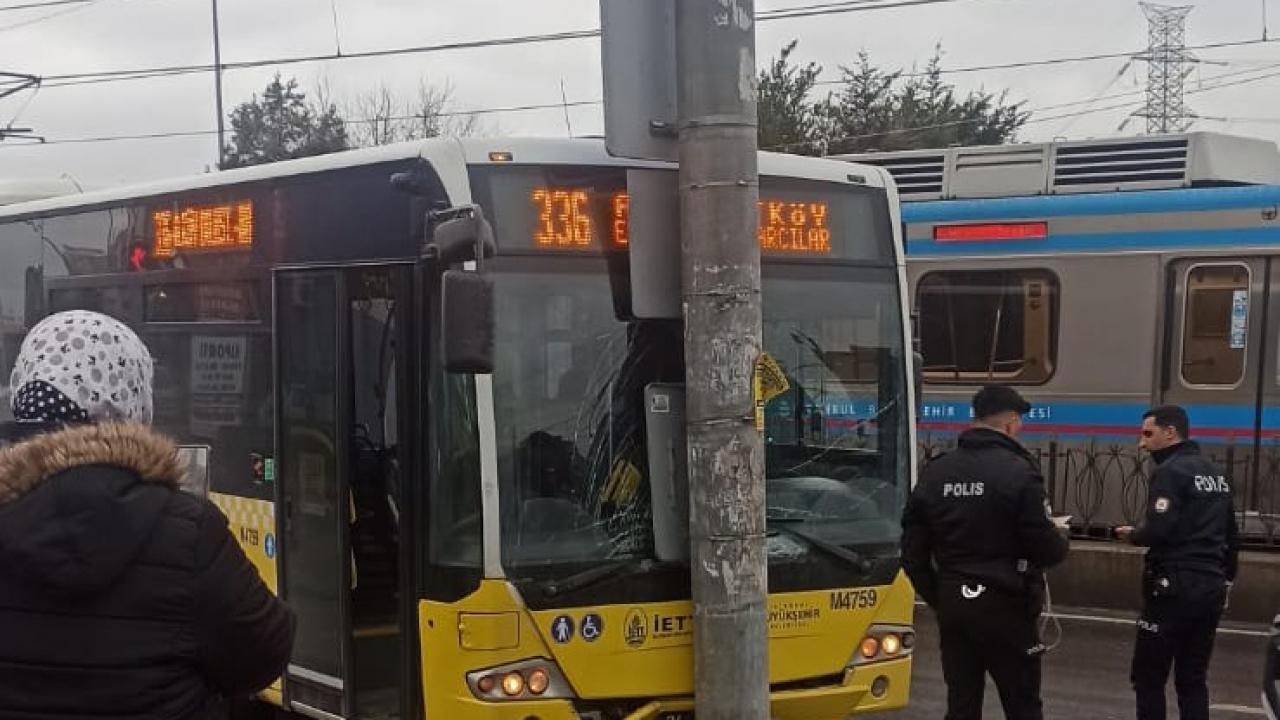 İETT otobüsü kayganlaşan yolda kaza yaptı
