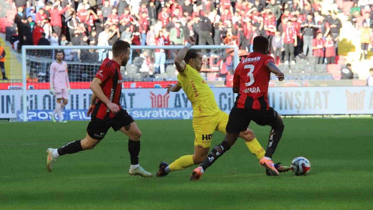 Gaziantep FK, penaltıyı kaçırdı! Göztepe 3 puanı ikinci yarıda kaptı Gaziantep FK, penaltıyı kaçırdı! Göztepe 3 puanı ikinci yarıda kaptı