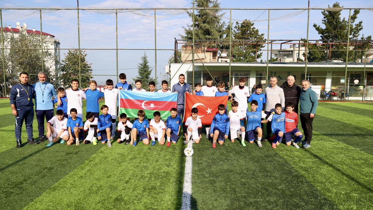 Trabzonspor sevdalısı antrenör Azerbaycan'da takım kurdu