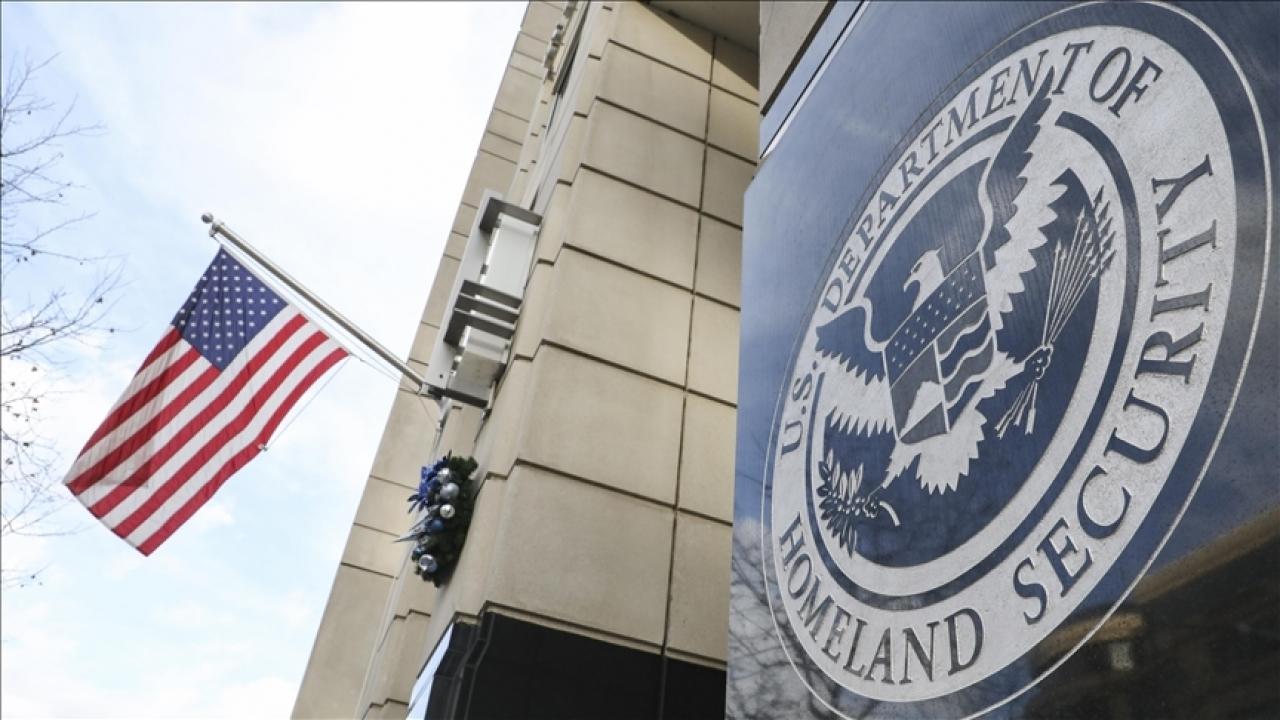 Trump'tan yaman çelişki! Yoksul göçmeni kovan ABD, zenginlere 'Altın Kart' ile kucak açtı