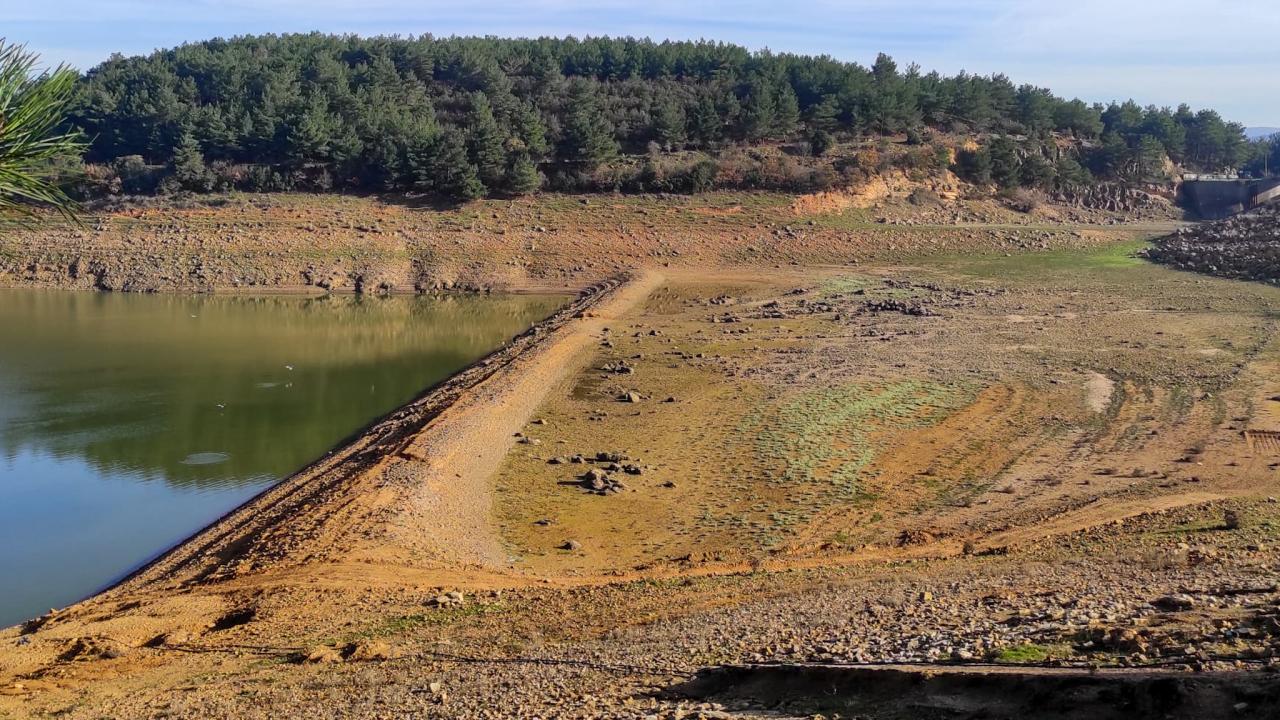 Barajda su seviyesi ölü hacme düştü, ilçeye su alımı durduruldu!