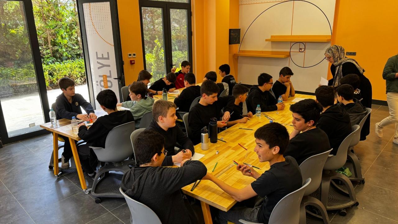 Ümraniye Belediyesi'nden öğrencilere ücretsiz bilim ve teknoloji eğitimi