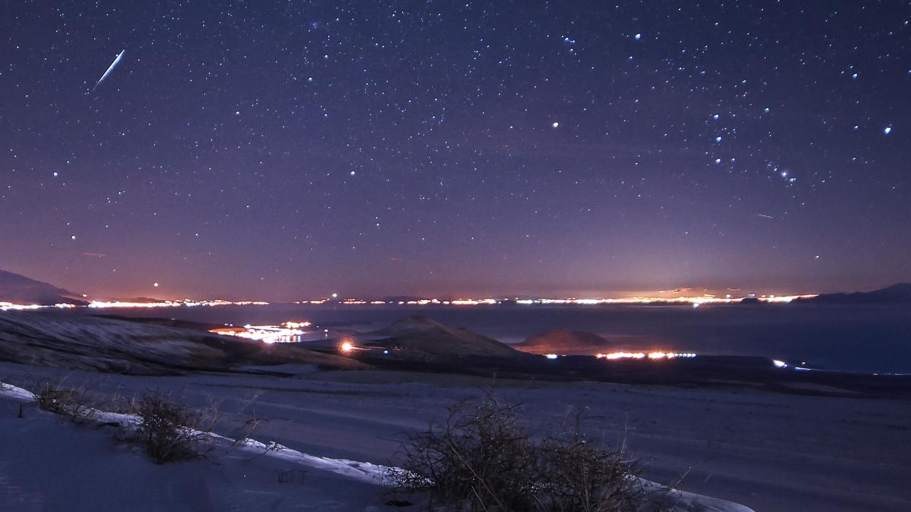 Bitlis'te kartpostallık manzara: Gökyüzünde Geminid meteoru yağmuru
