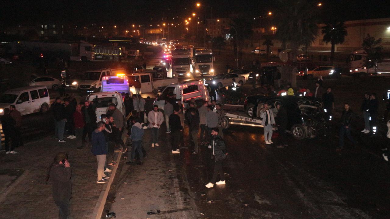 Şırnak'ta freni boşalan vinç 6 araca çarptı: Çok sayıda yaralı var