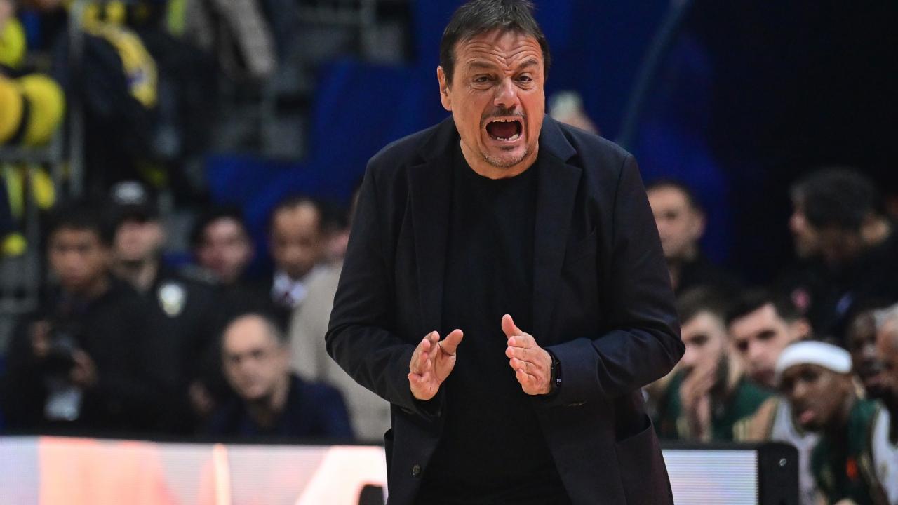 Ergin Ataman'dan Fenerbahçe taraftarlarına olay tepki! "10 bin eğitimsiz taraftar"