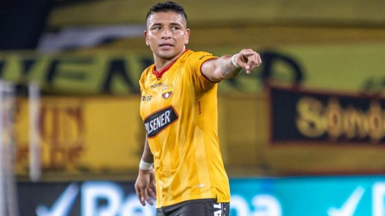 Güney Amerika futbolu yasta! Mario Pineida, eşi ve annesinin yanında öldürüldü