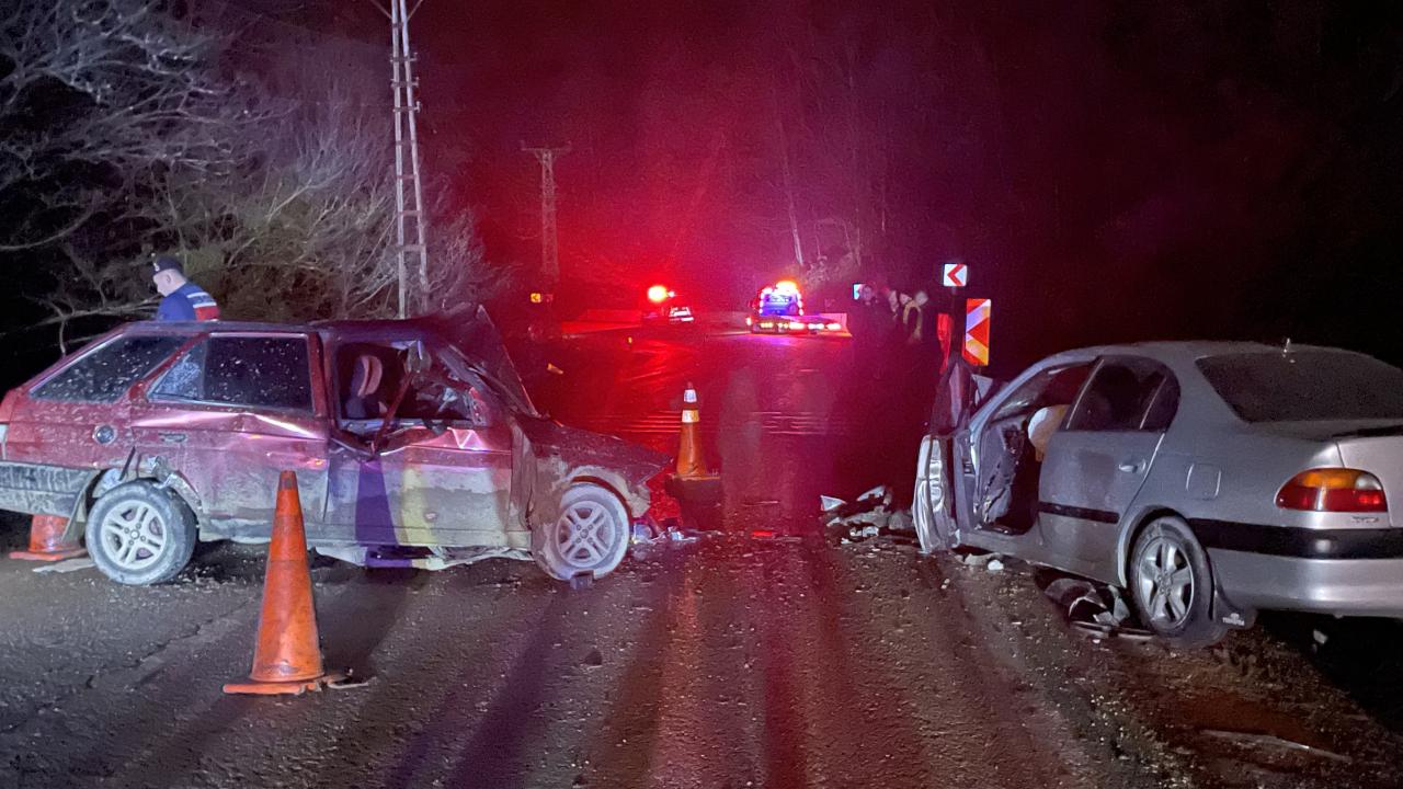 İki otomobil çarpıştı: 1 ölü, 5 yaralı