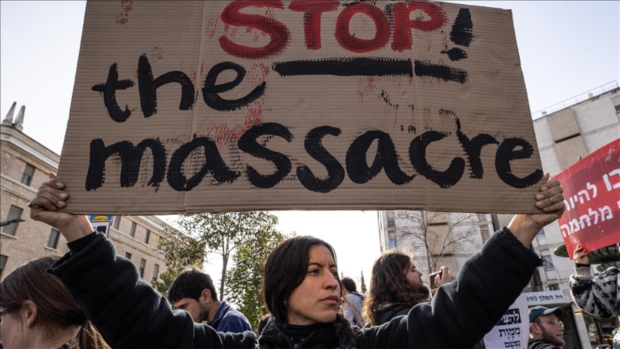 İsrailli aktivist gruptan hükümet karşıtı protesto: Etnik temizlik yapıyorlar!