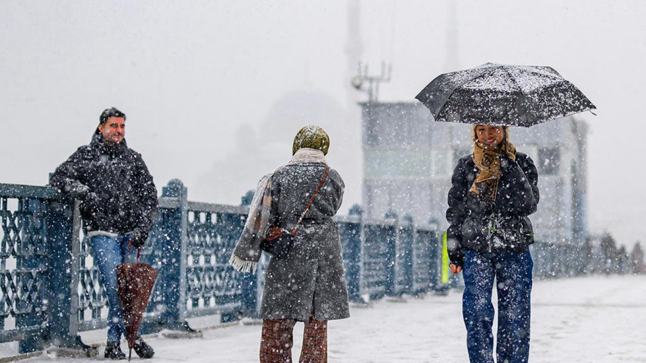 İstanbul'da 10 yıl sonra ilk! Yılbaşında kar geliyor:  Lapa lapa yağacak