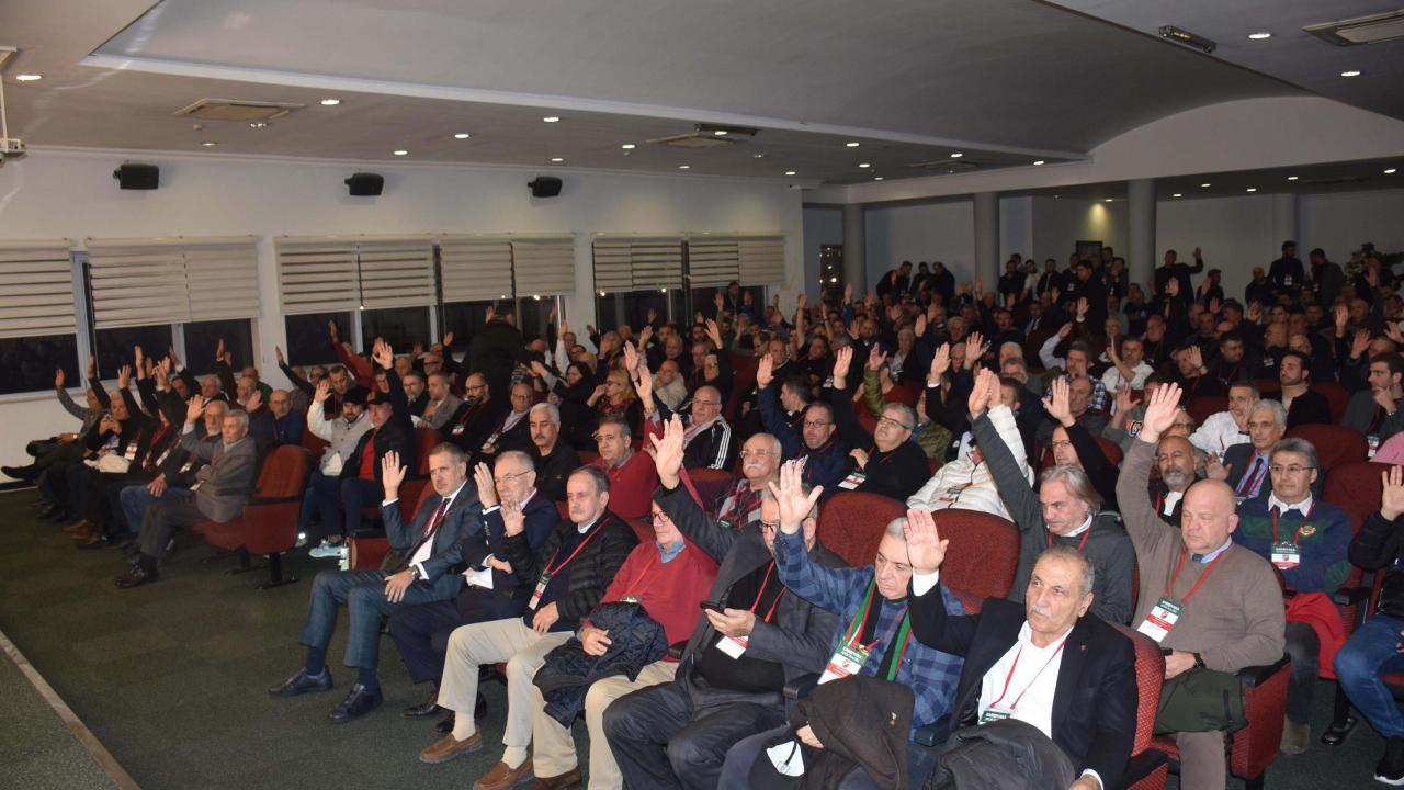 Karşıyaka'da tüzük değişiyor: Aidat ödemeyenler üy…