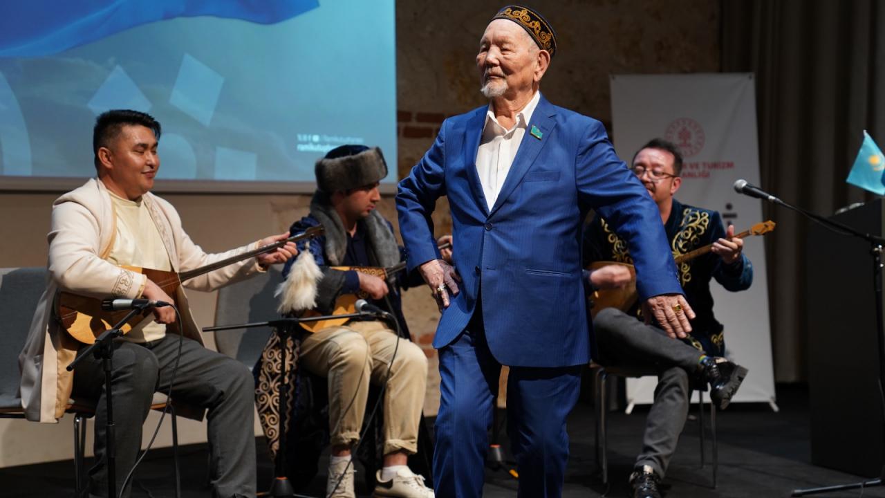 Kazak edebiyatı ve mirası Rami Kütüphanesi'nde tanıtıldı