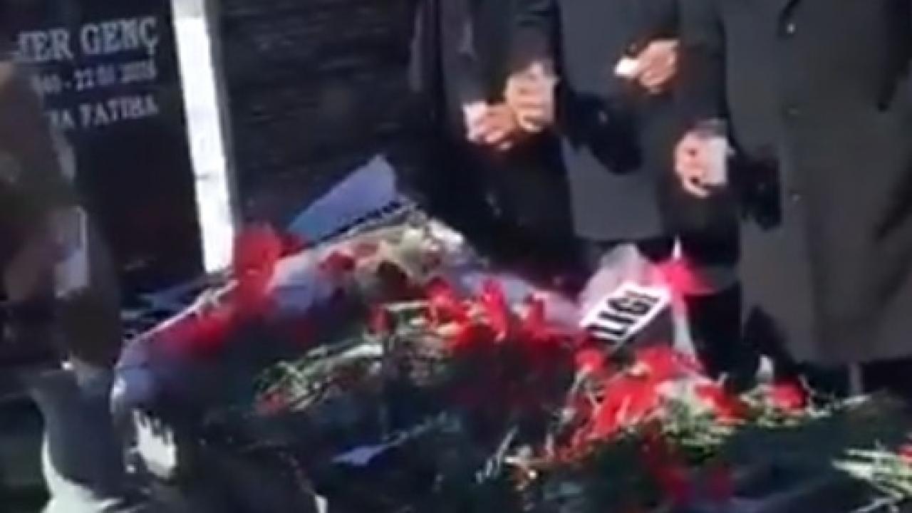 Özgür Özel rakı görüntülerine 'Ayyaşlar Bayramı' g…