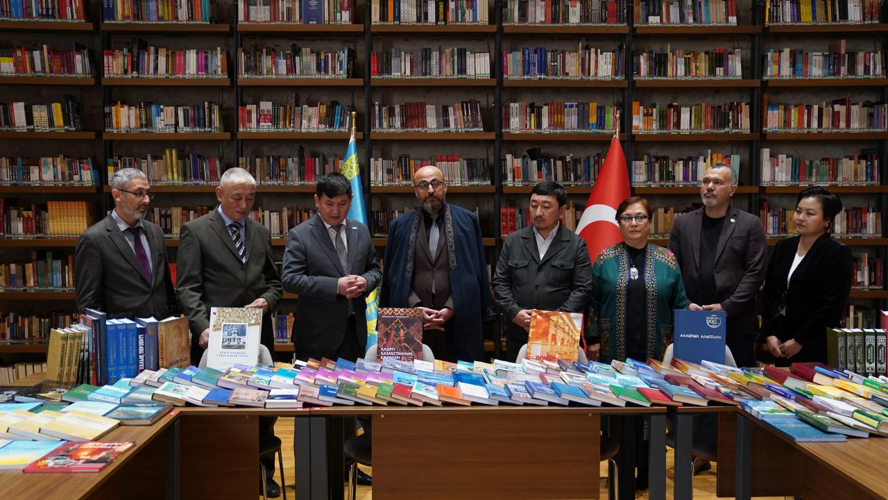 Rami Kütüphanesi’nde “Kazakistan Bilim ve Edebiyat Köşesi” açıldı
