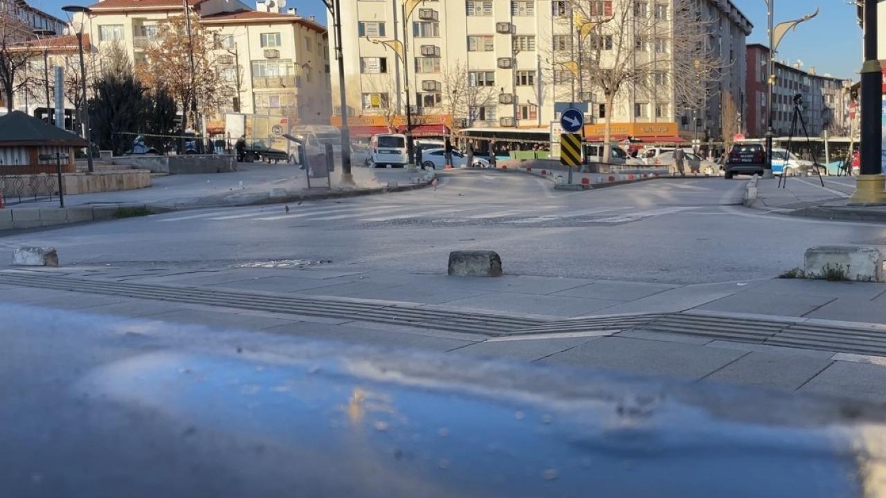 Sivas'ta emniyeti harekete geçiren kutu: Bomba imha ekipleri çağırıldı!