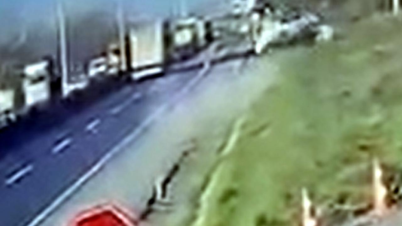 Tekirdağ’da otomobil, yol kenarındaki beton parçasına çarptı: 5 yaralı