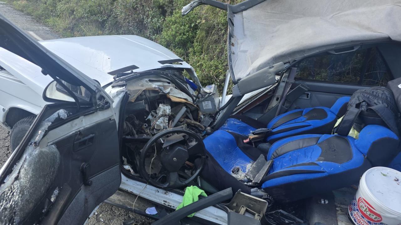 Trabzon'da otomobilin üzerine kaya parçası düştü: 5 yaralı