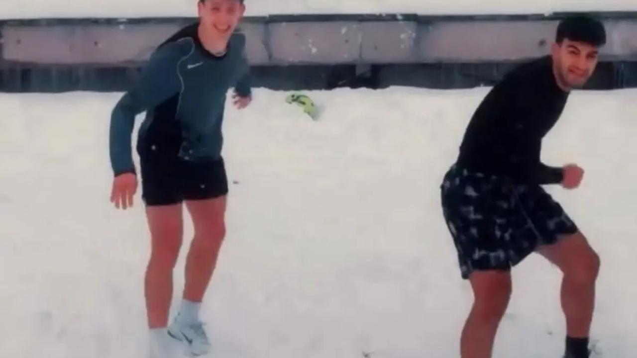 Arda Güler, Fenerbahçeli futbolcuyla -4 derecede karda futbol oynadı
