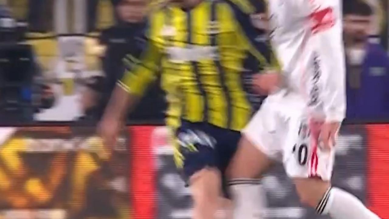 Beşiktaş'tan maç devam ederken hakeme tepki! 'Basma yok, oyna devam'