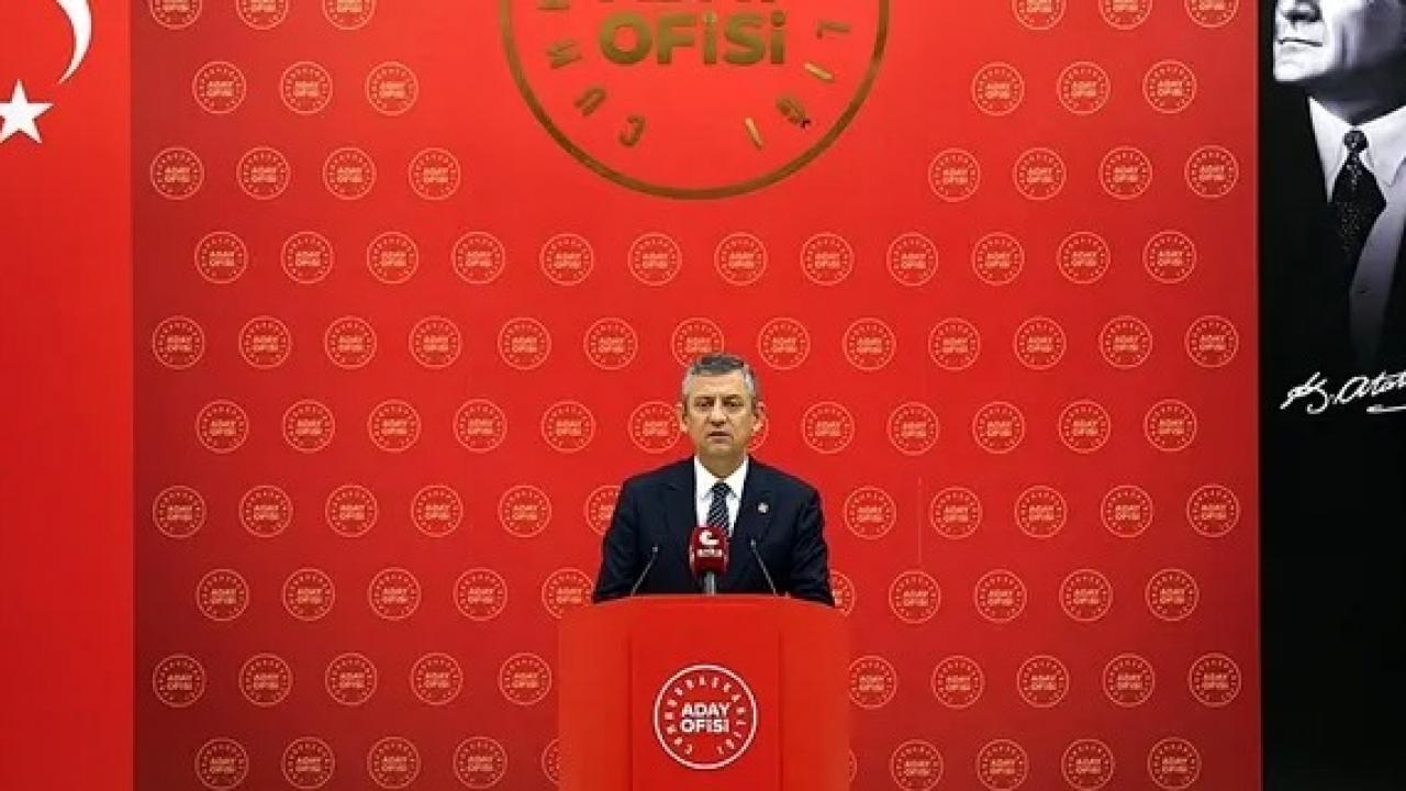 CHP, İmamoğlu’nu sildi: Cumhurbaşkanlığı Aday Ofisi’nde Özel’den ‘aday benim’ pozu
