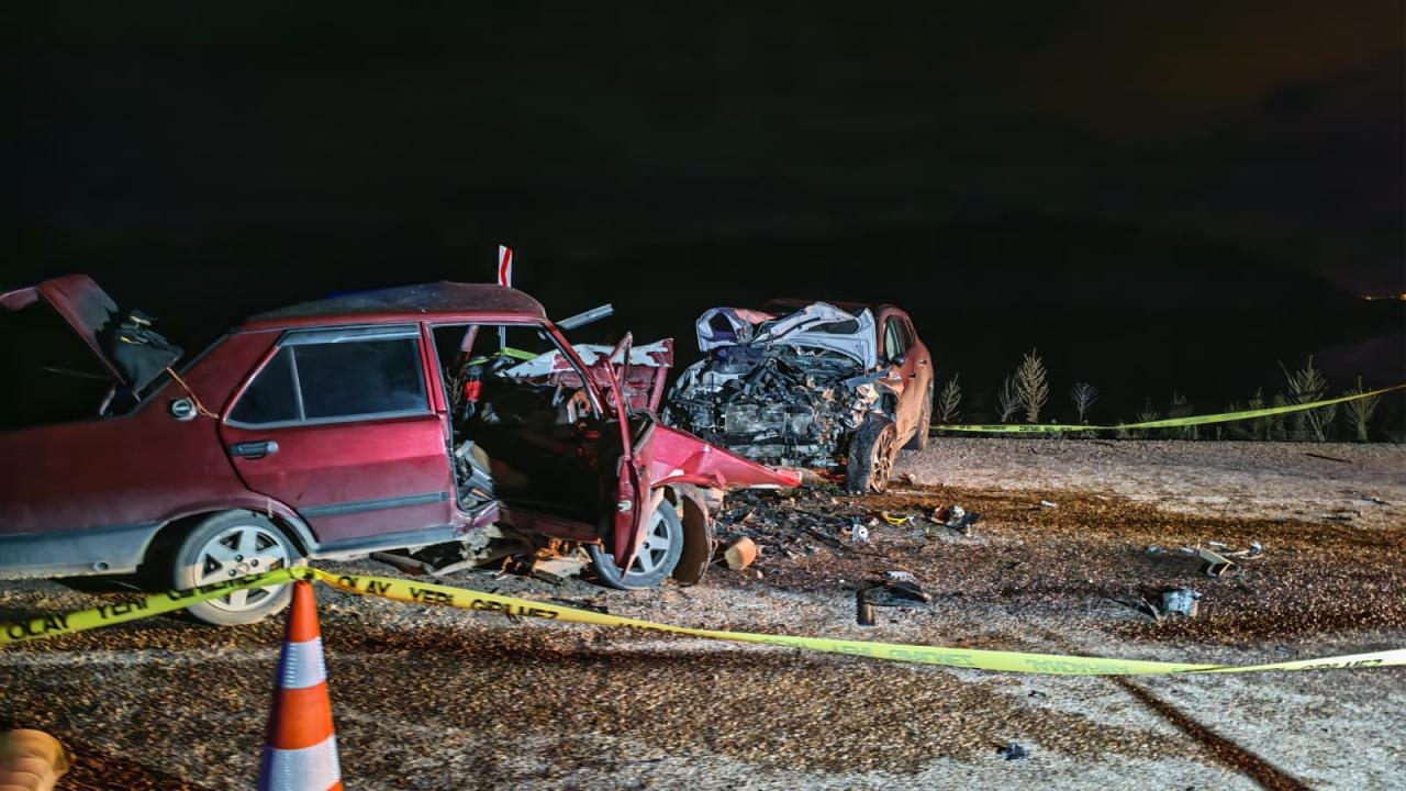 Feci kazada bir aile yok olmuştu! Gözyaşları içinde toprağa verildiler