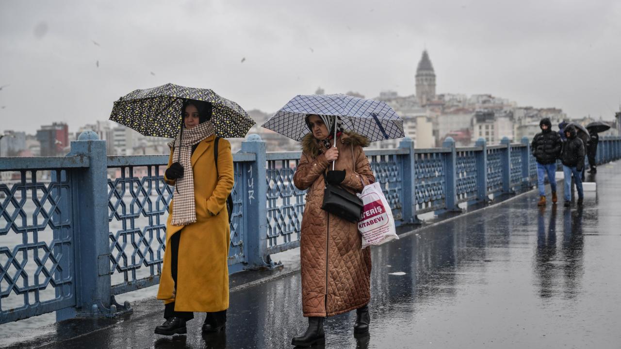 İstanbul'da sağanak yağış ne kadar sürecek? Meteorolojiden uyarı üstüne uyarı