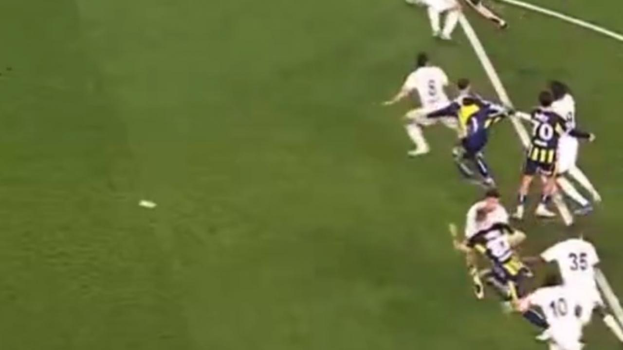 Kadıköy'de VAR devrede! Fenerbahçe penaltı kazandı