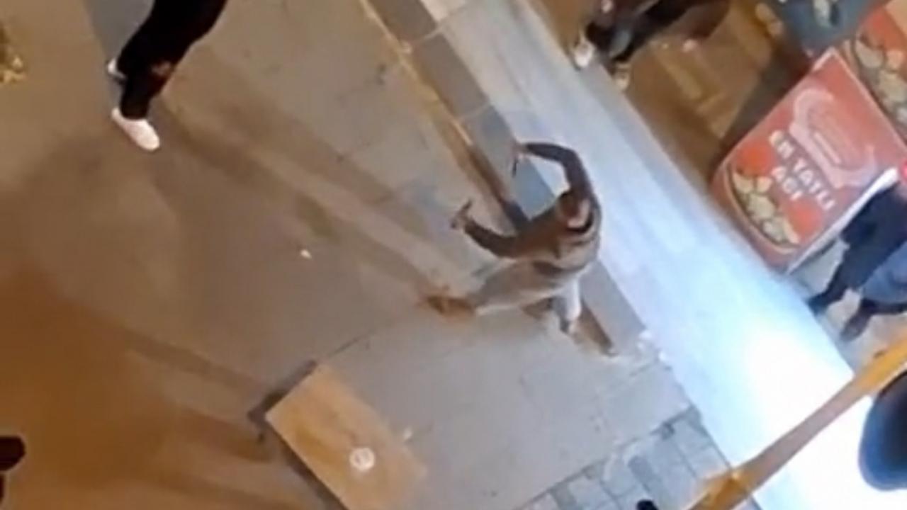 Kağıthane’de çift bıçakla saldıran maganda tekme ve yumrukla darbedildi