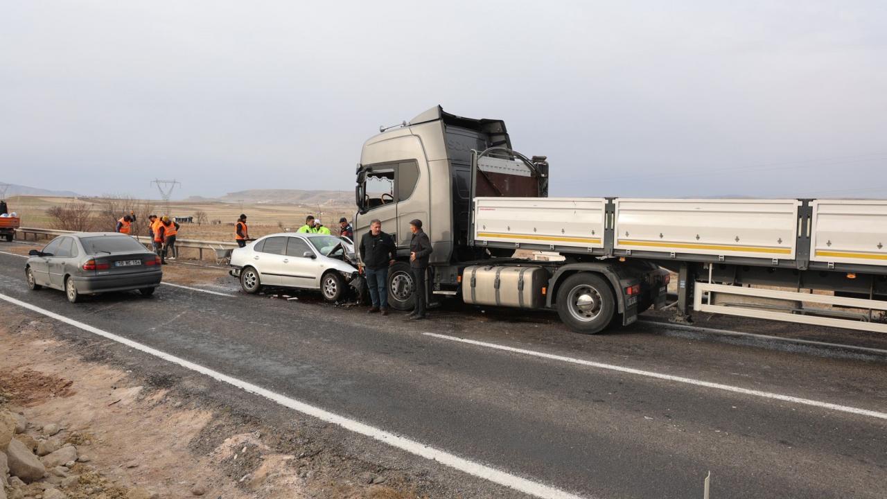 Korkunç kazadan acı haber! Kafa kafaya çarpıştılar: 1 ölü, 3 yaralı!
