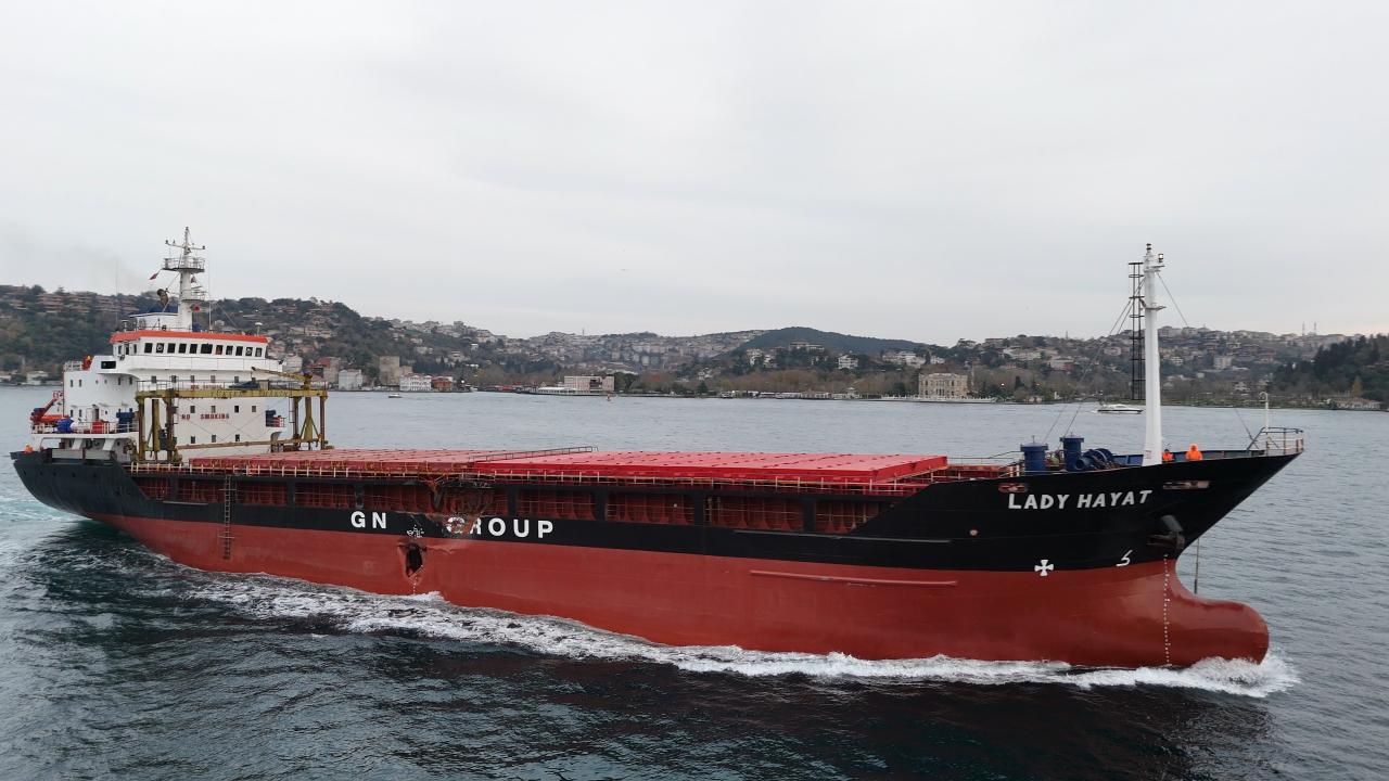 Romanya'da kazaya karışan Türk gemisi İstanbul Boğazı'ndan geçti