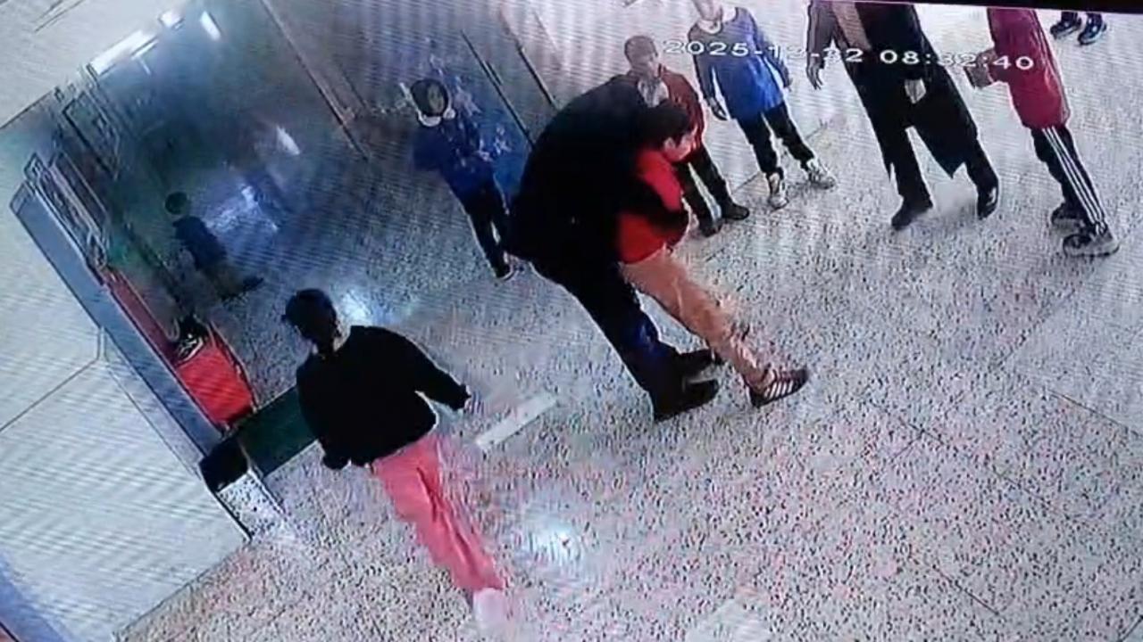 Şanlıurfa’da boğazına yabancı isim kaçan öğrencisini heimlich manevrasıyla kurtardı