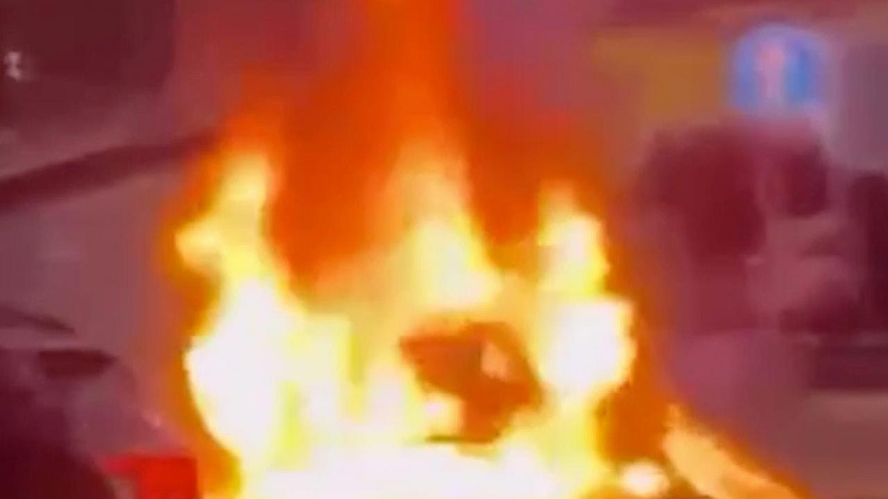 Şişli'de seyir halindeki otomobilde yangın: Trafik aksadı