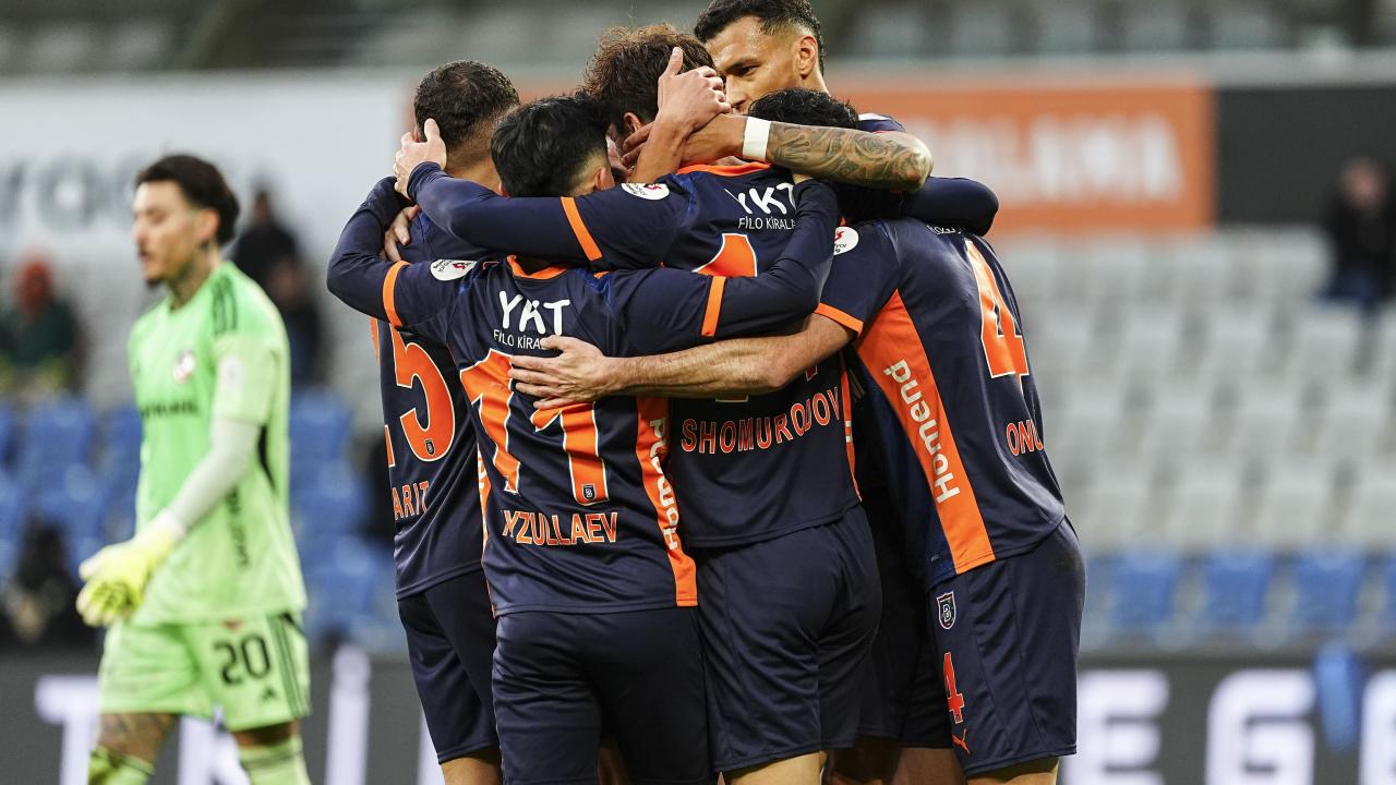 Geri dönen Burak Yılmaz kabusu yaşadı! Başakşehir, Gaziantep FK'yı dağıttı