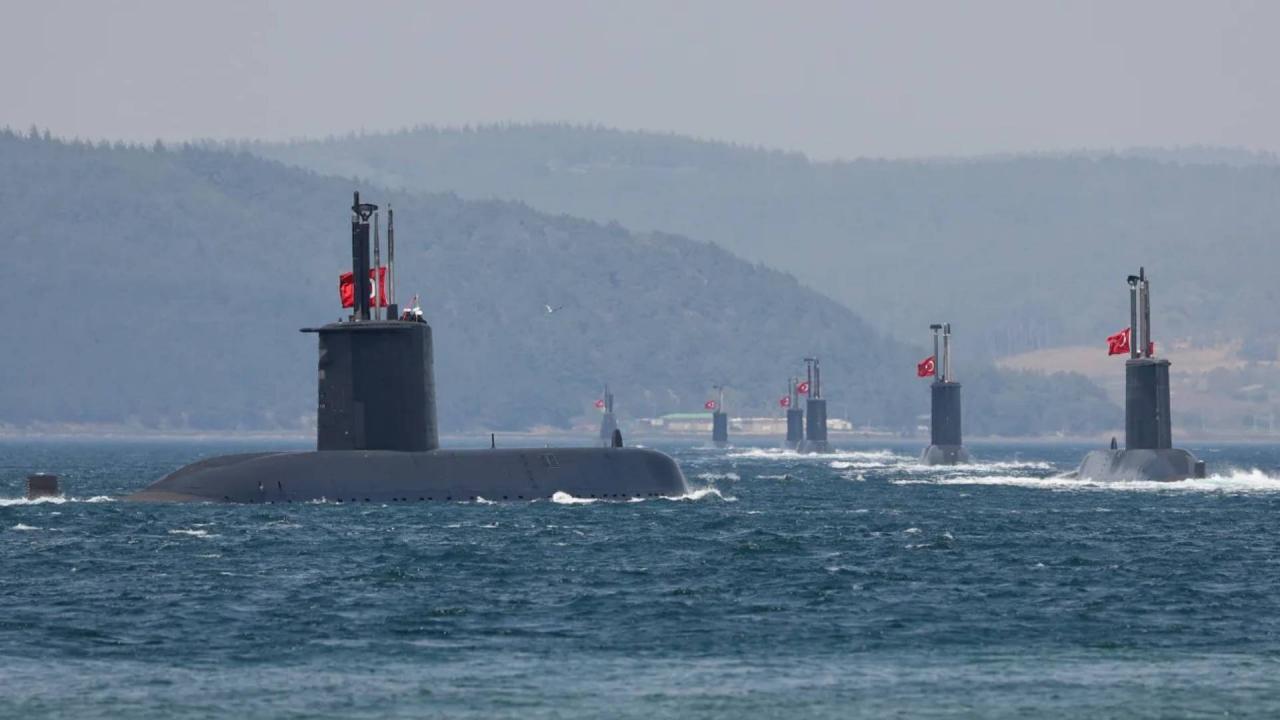 Türk donanmasının tarihi basını manşetleri süsledi: Mavi Vatan dünya basınında!