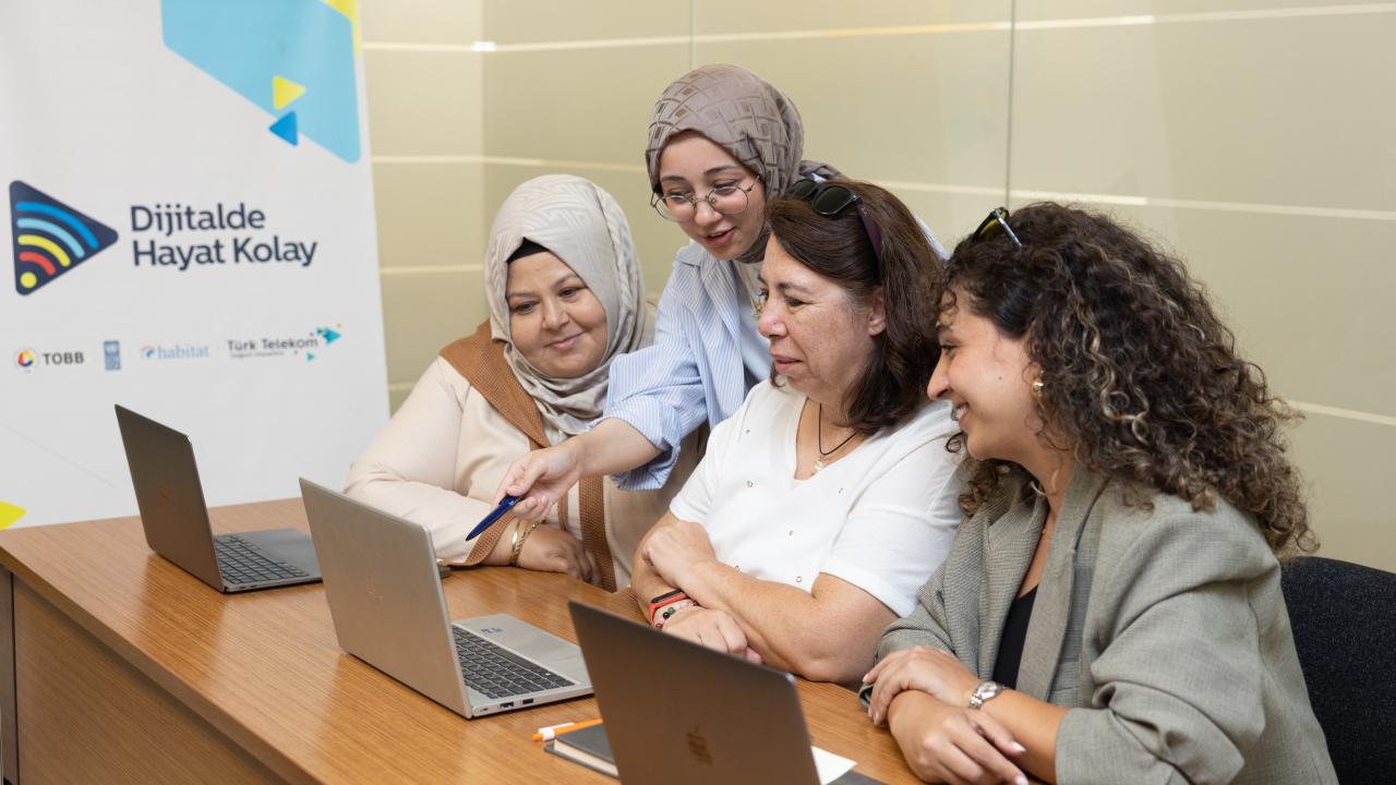 Türk Telekom Dijitalde Hayat Kolay projesiyle girişimci kadınların yolculuğunu destekliyor