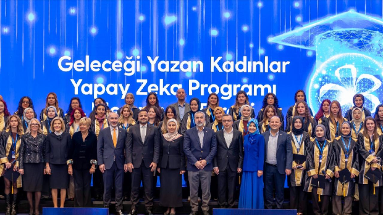 Turkcell’in ‘Geleceği Yazan Kadınlar Yapay Zekâ Projesi’ mezunlarını verdi