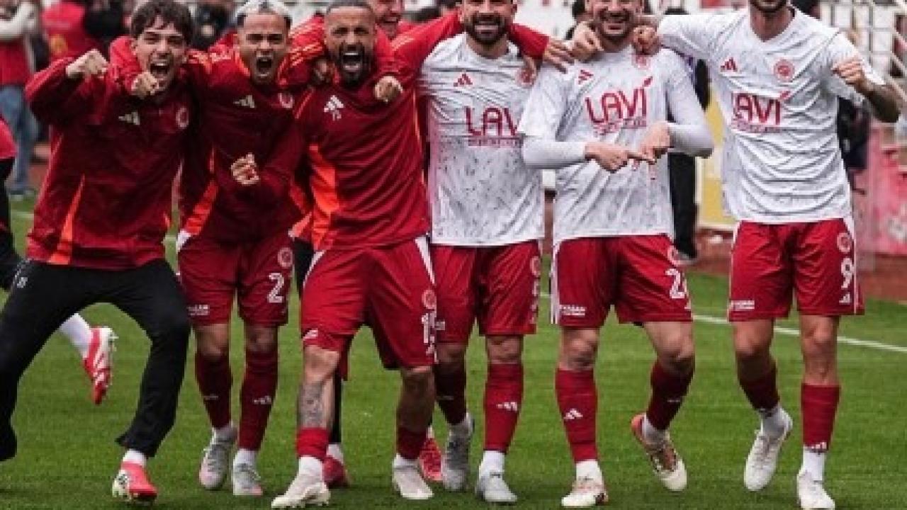 1. Lig'e ilk bilet Ankara'da kesildi: Batman Petrolspor, 24 yıllık rüyayı gerçekleştirdi