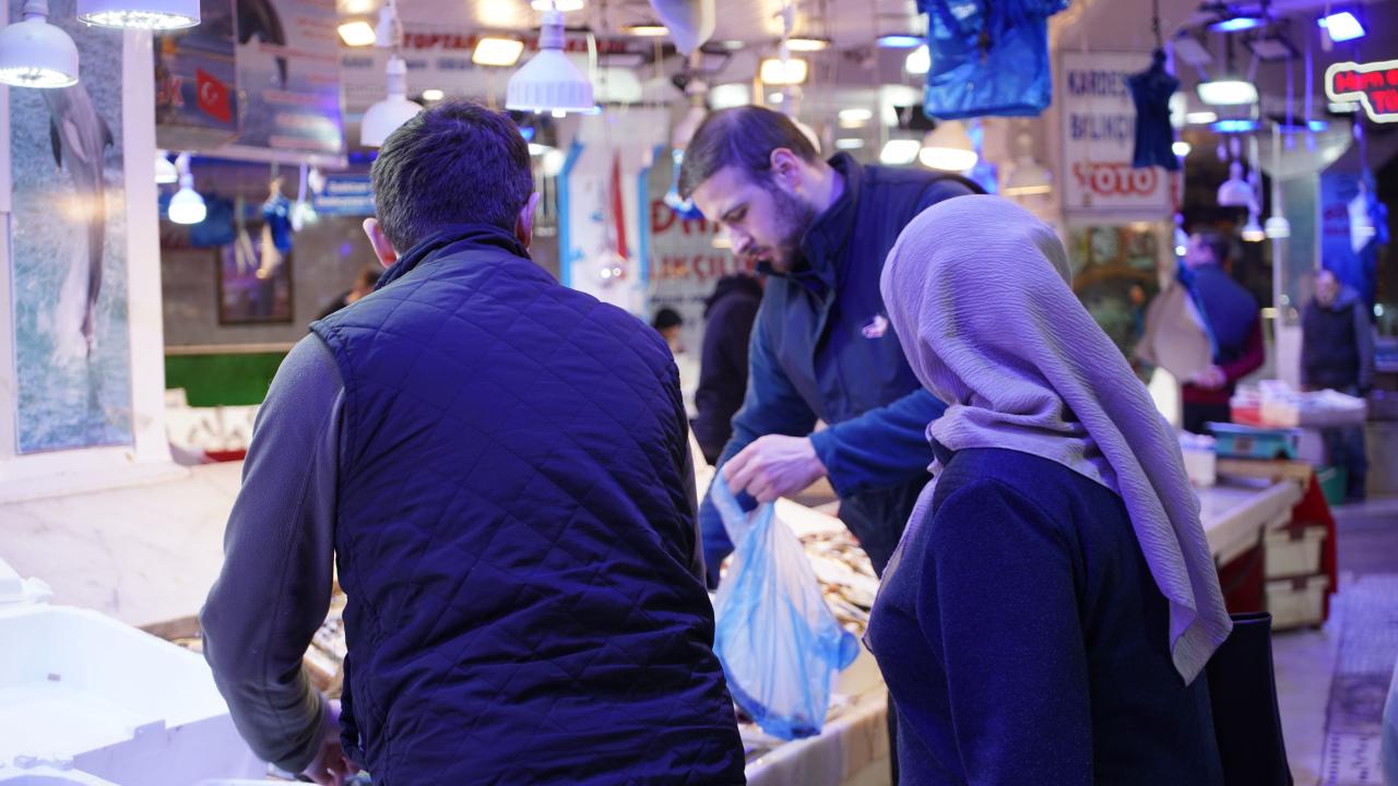 Balık pazarında 'yasak' mesaisi! Balıkçılardan vatandaşa son çağrı