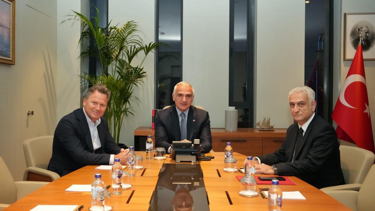 Bakan Ersoy'dan tur operatörleriyle stratejik buluşma