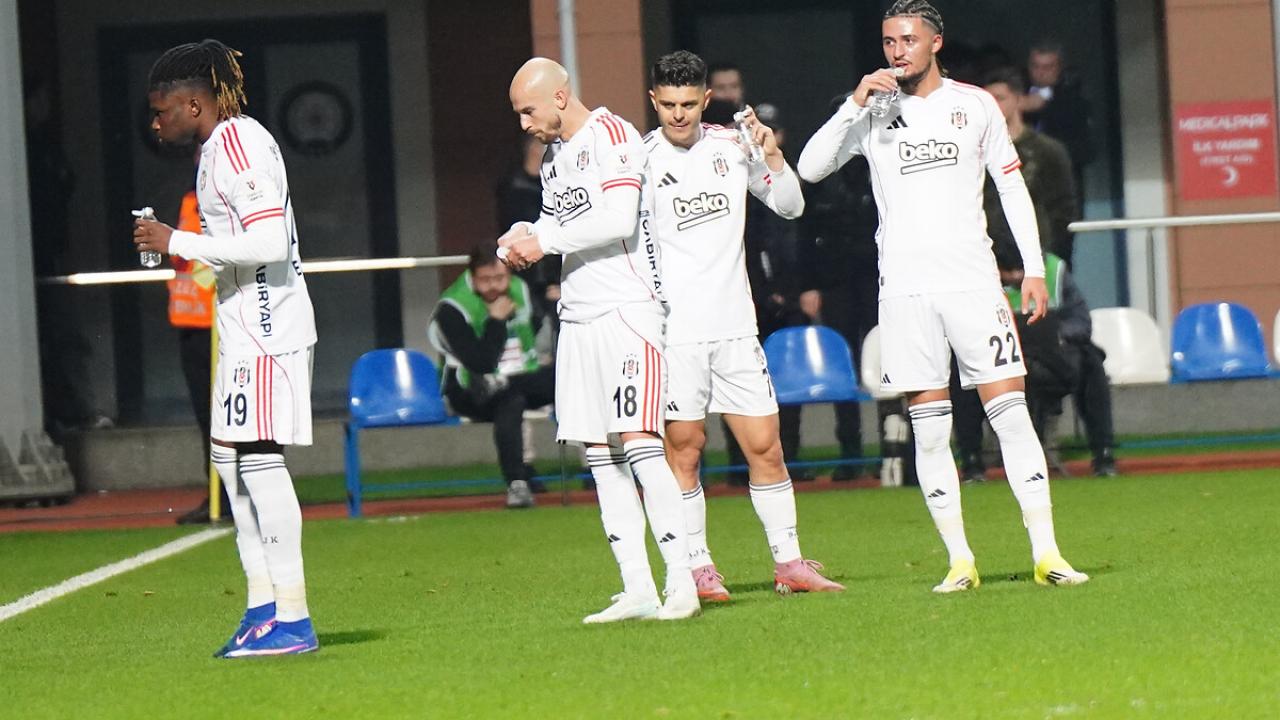 Beşiktaş'ta genç oyuncu 'Diş operasyonu' sebebiyle kadrodan çıkarıldı