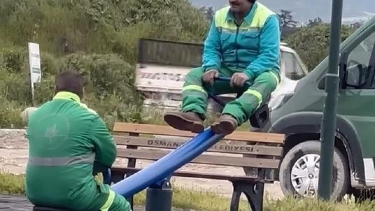 Bursa'da temizlik işçilerinin tahterevalli molası gülümsetti