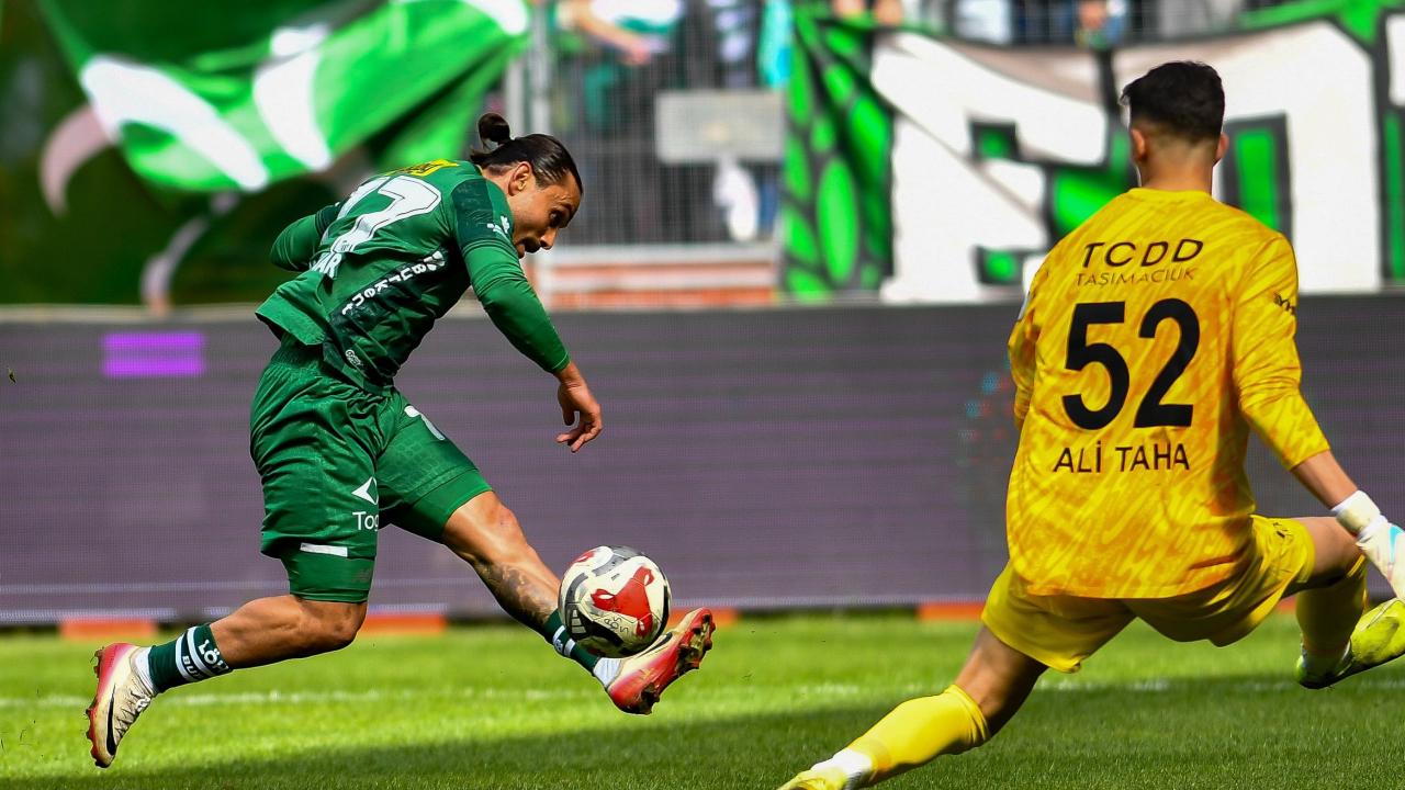 Bursaspor şampiyonluk kapısını Eskişehir'de aralad…