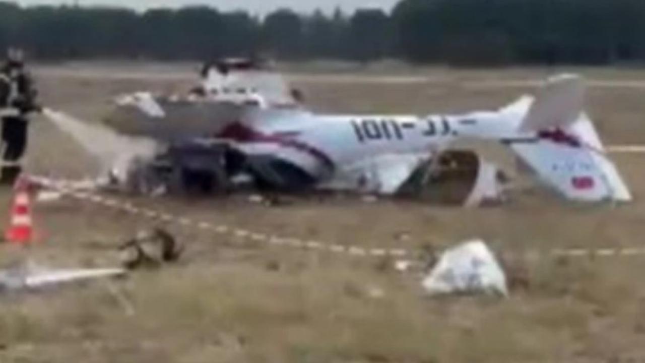 Fransız ordusuna ait eğitim uçağı düştü: 2 yaralı