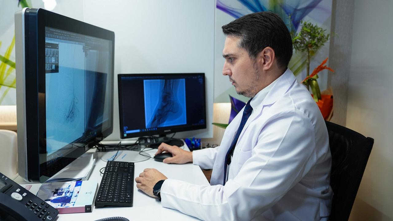 Geçmeyen topuk dikenine Medipol'den yeni yöntemle son