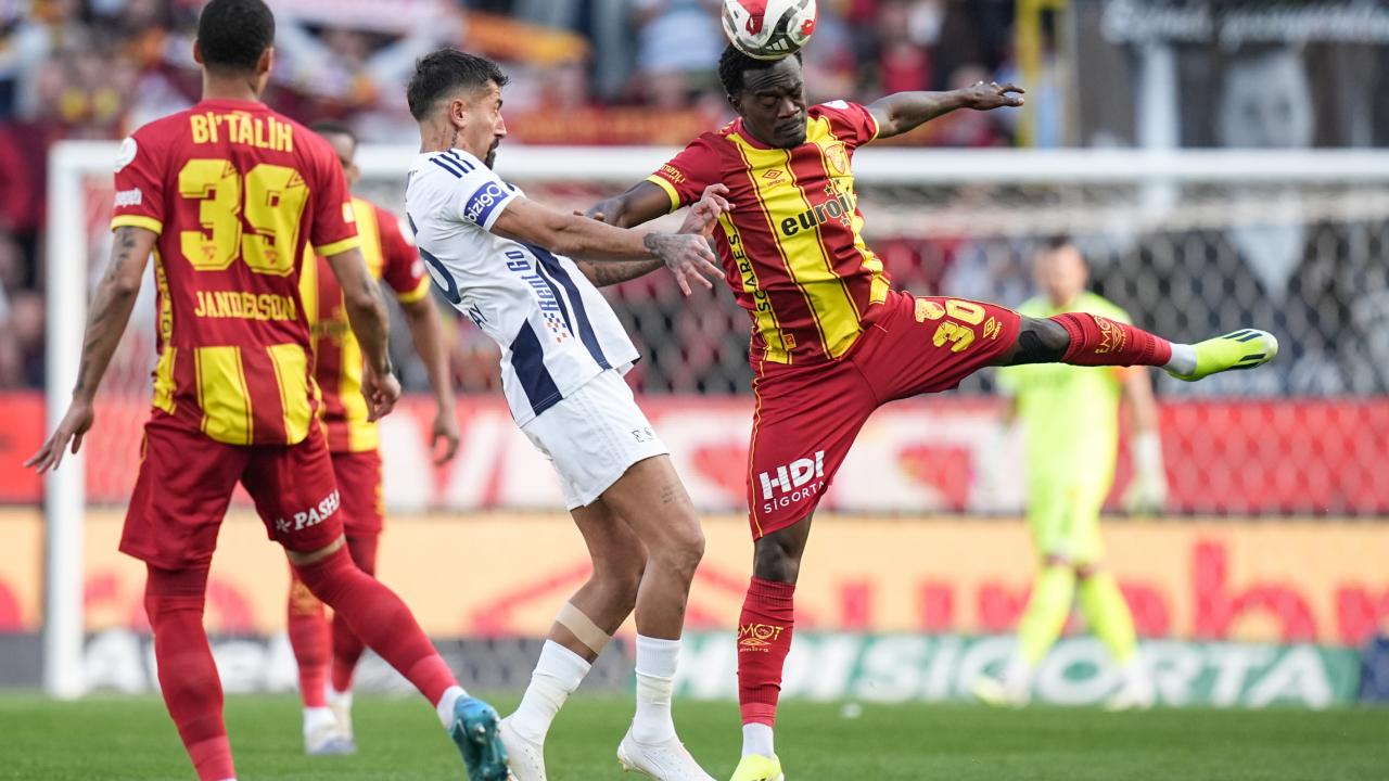 Süper Lig'de 6 gollü nefes kesen maç! Kasımpaşa skoru koruyamadı