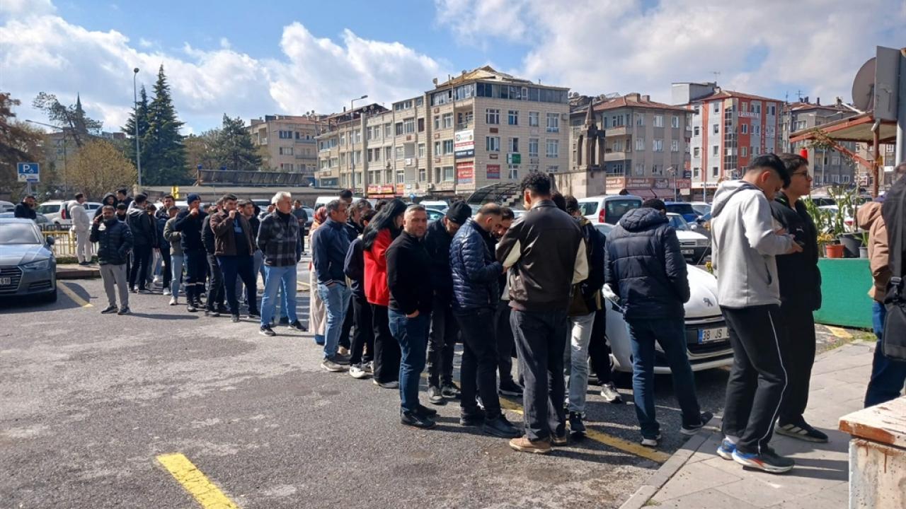 En ucuz bilet 3 bin TL olan Süper Lig maçına taraftar kuyruğu!