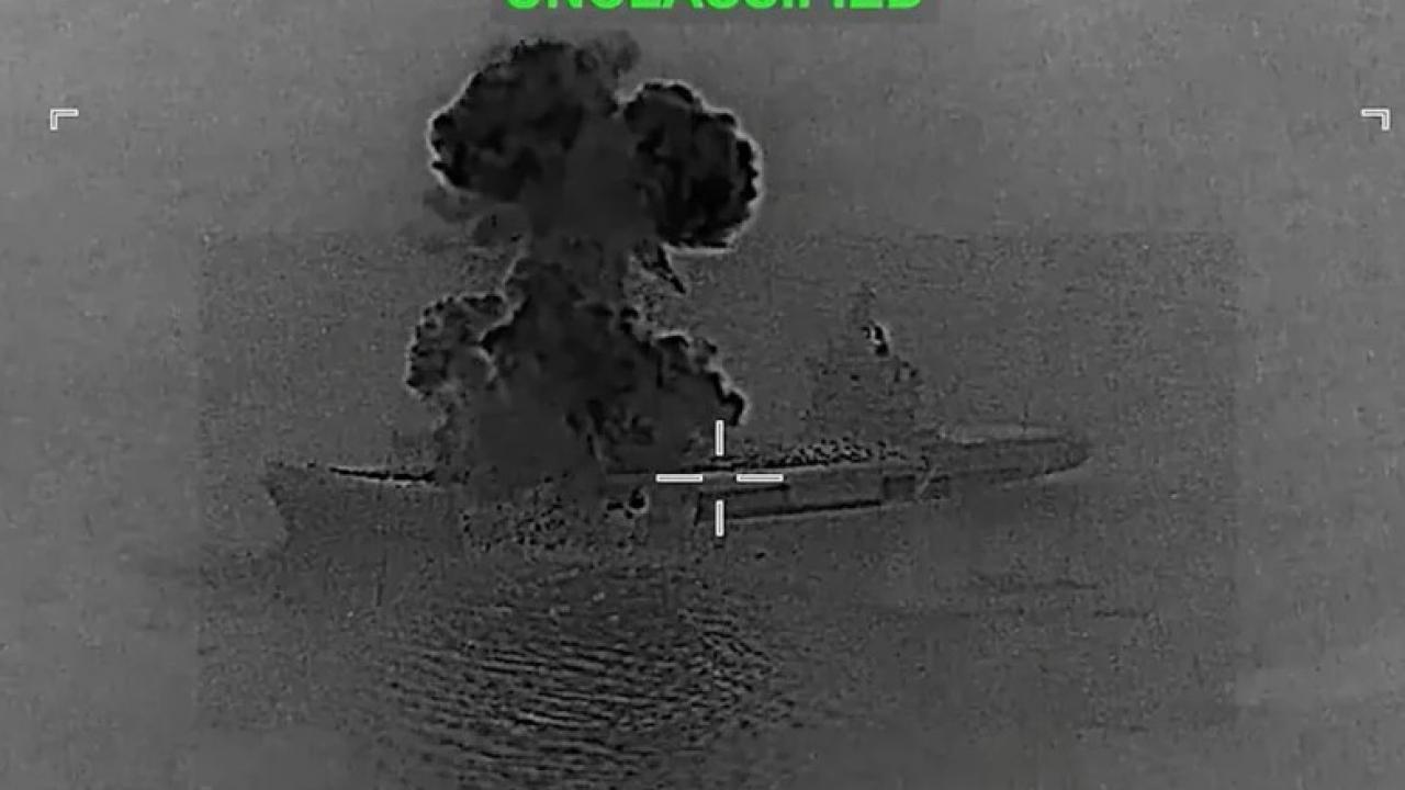 ABD ordusu Pasifik'te 2 gemiyi vurdu! Ölüler var