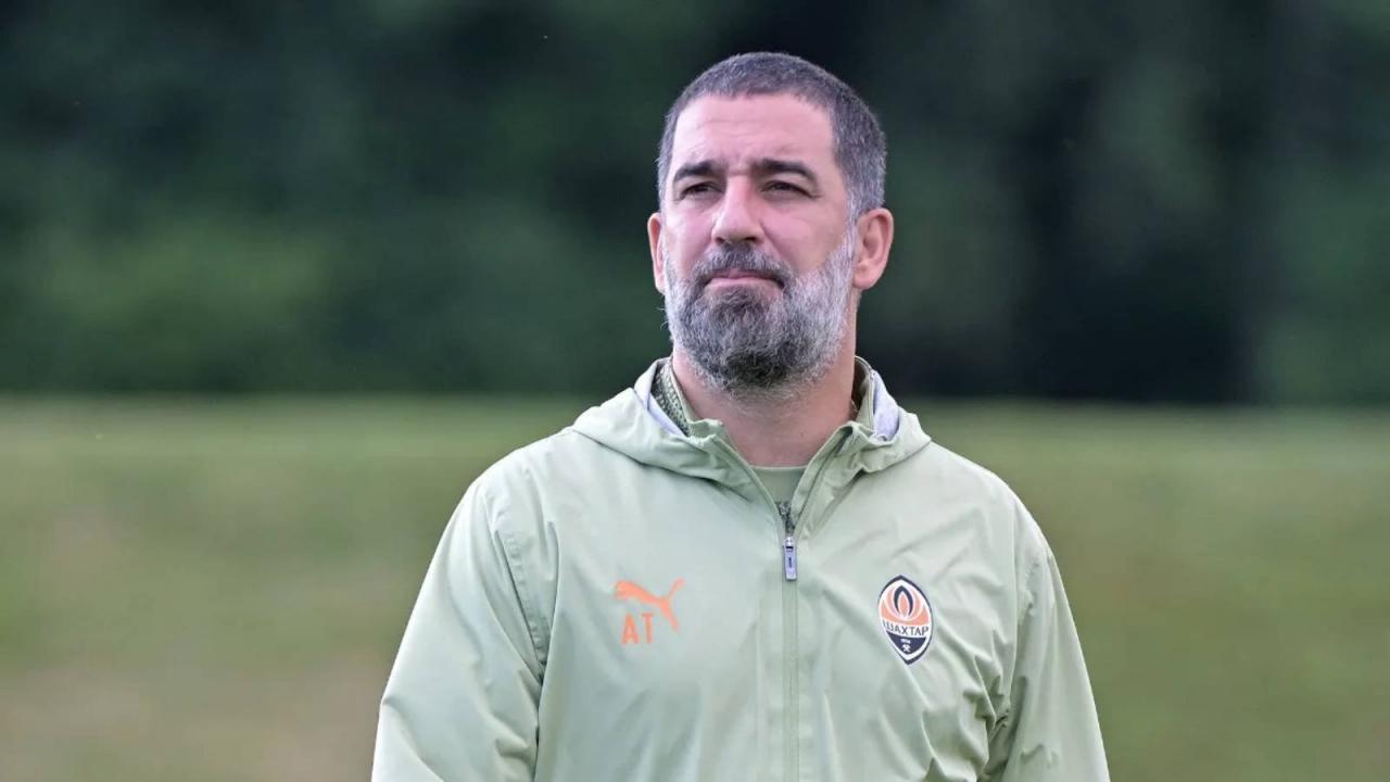 Arda Turan tarihe geçti! İlk Türk teknik direktör oldu