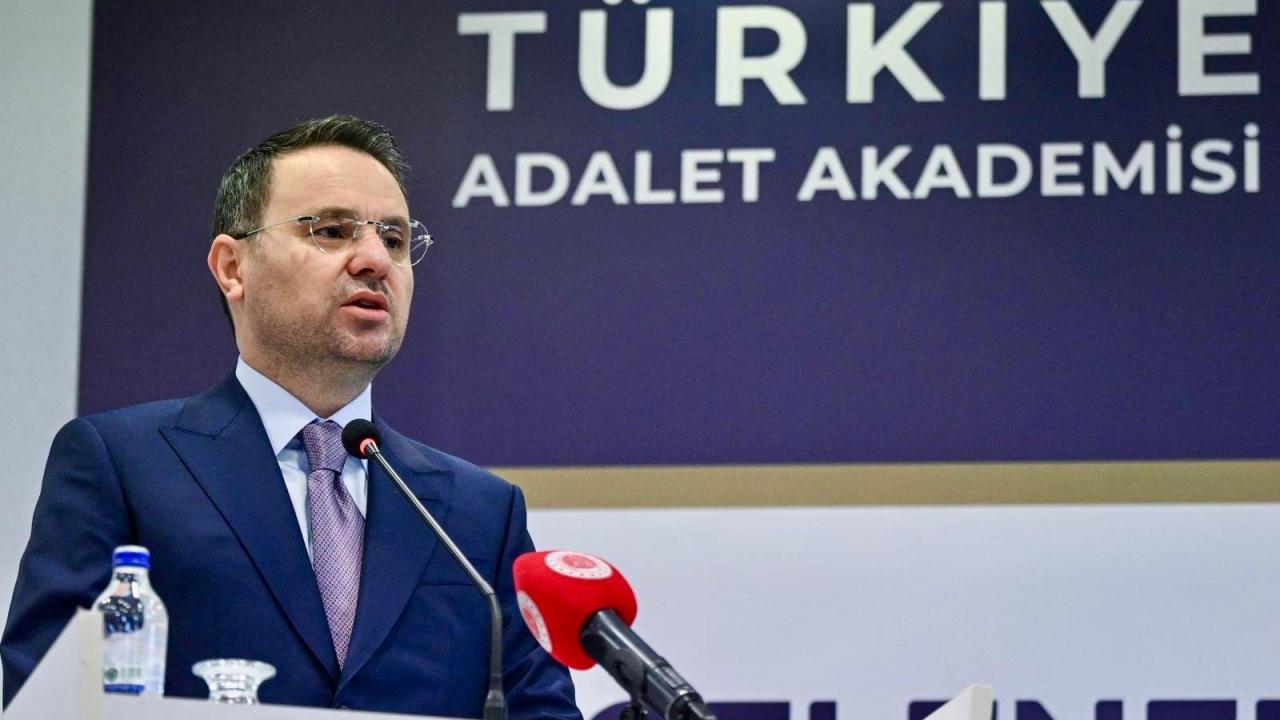 Bakan Gürlek: Adliye kapısı, adaletin ve eşitliğin kapısıdır!