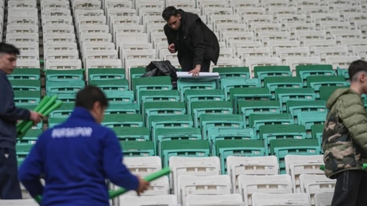 Bursaspor'dan şampiyonluk maçına özel hazırlık! Binlerce karton koroegrafi için hazır