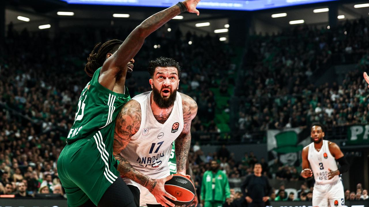 Ergin Ataman, Anadolu Efes'i farklı yendi